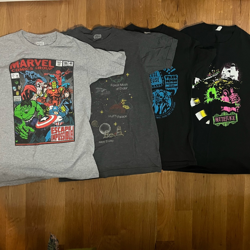 Men’s Bundle Size Small, 4 t Shirts: 1 Marvel, 1 Star Wars, 2 Beetlejuice.
